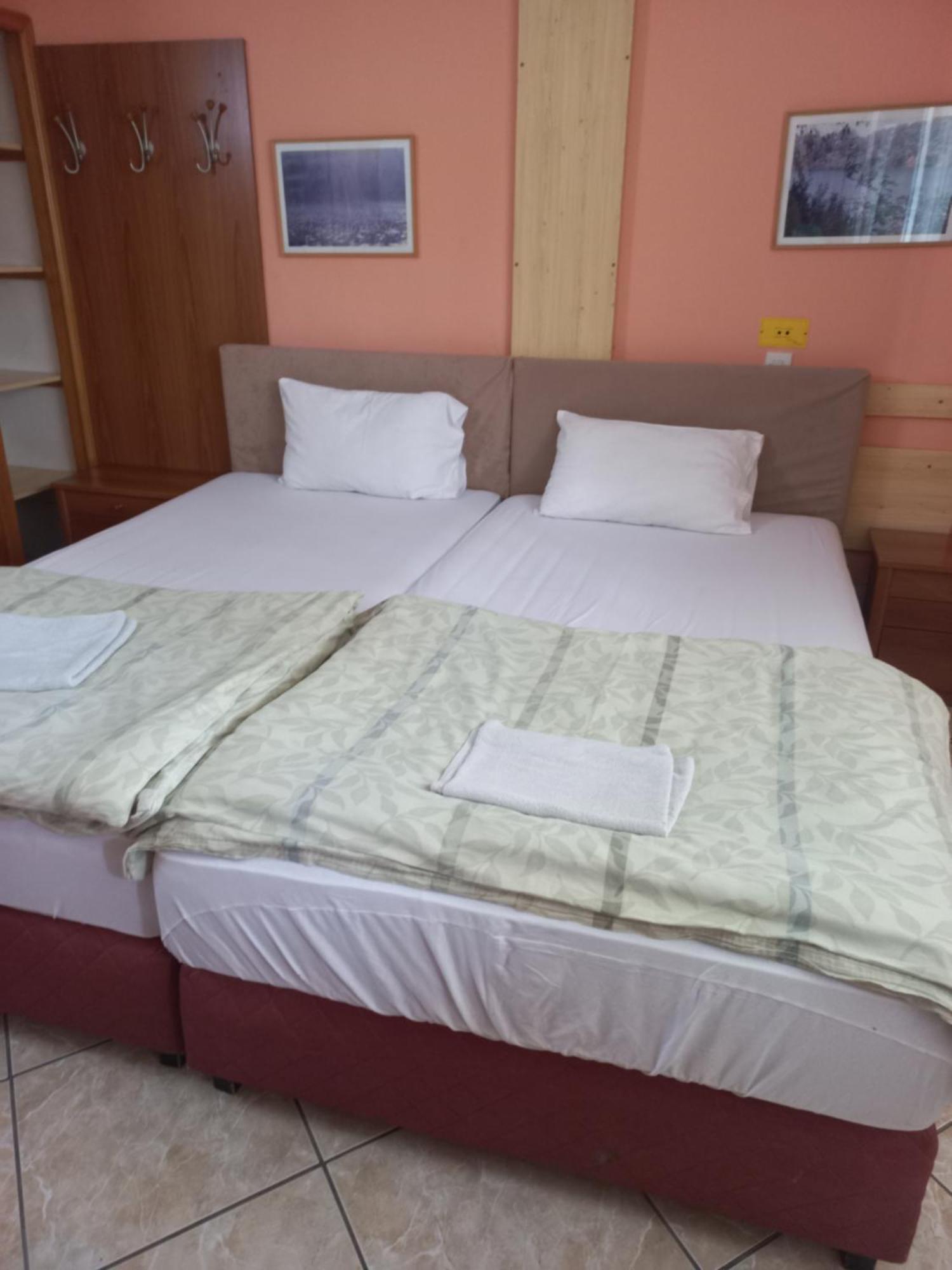 Hostel Bata Magyarkanizsa Kültér fotó