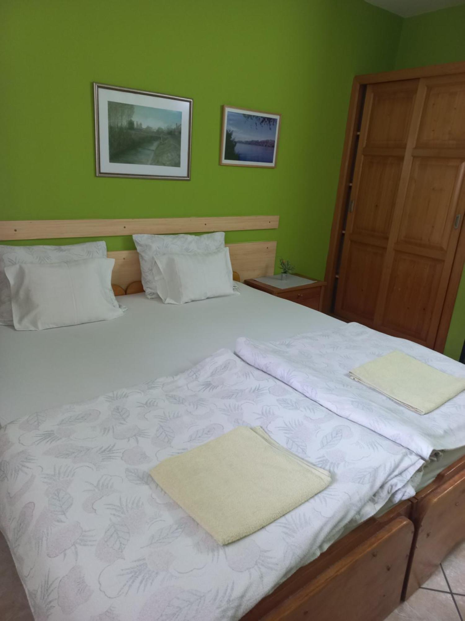 Hostel Bata Magyarkanizsa Kültér fotó
