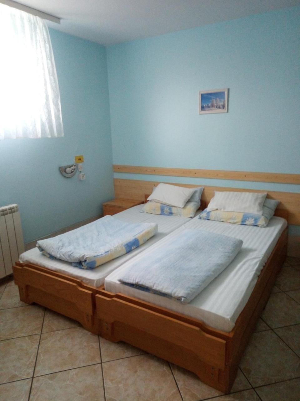 Hostel Bata Magyarkanizsa Szoba fotó